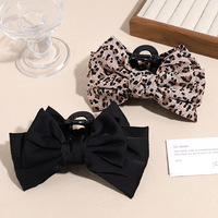 Pince à cheveux élégante en satin à nœud, motifs léopard, cerise et fraise, grande pince crabe pour queue de cheval, accessoire capillaire mignon