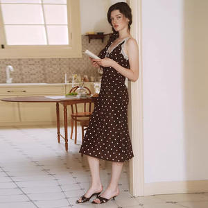 Elegante Vestido Midi Casual Vintage de Gasa con Estampado de Puntos, Corte A, Antiarrugas, ODM, Color Camel, Cuello en V, Sin Mangas, con Ribete de Encaje, Espalda Descubierta, para Verano - Product Image 4