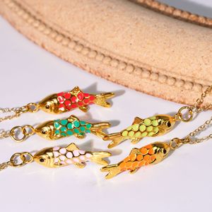Collier Pendentif Poisson Carpe Style Vintage Original en Acier Inoxydable Émail 3D Effet Goutte d'Huile Cordon Tressé Coloré Bijoux Thème Océan et Plage - Product Image 4