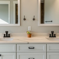 Robinet de salle de bain cascade moderne en céramique noir mat avec mitigeur de lavabo 3 trous à large écartement de 8 pouces et bonde escamotable