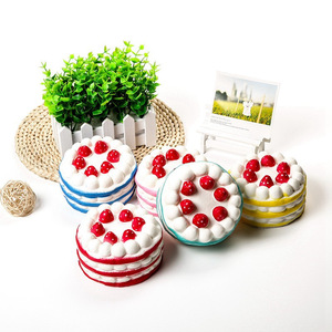 Nouveauté : Jouet à presser en forme de gâteau, design gâteau aux fraises, en PU, anti-stress, jouet compressible en forme de nourriture - Product Image 5