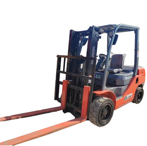 Montacargas Diésel Toyota Usado de 3 Toneladas con Bomba de Caja de Cambios, Buen Rendimiento, Bajo Precio, Montacargas Eléctrico de Gasolina Original de Japón, Elevación de 3 Metros - Product Image 1