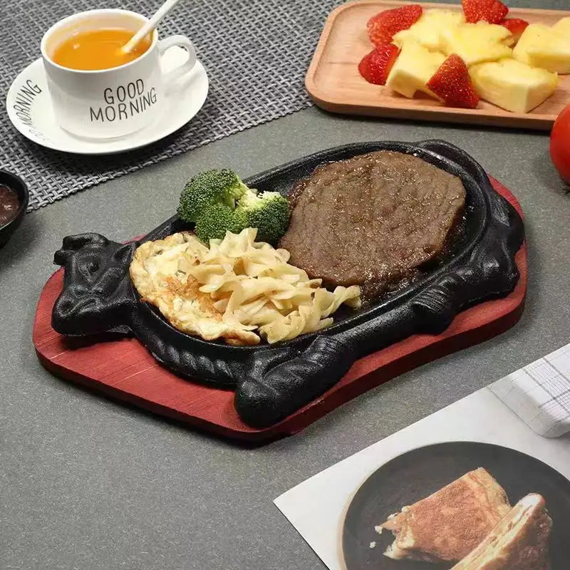 Individuell innen draußen gusseisen rund bbq grill backen bratpfannen mit holzsockel