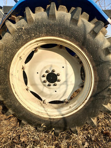 Tractor de granja usado, SNH 80 hp - Product Image 6