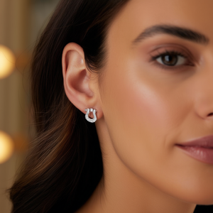 Orecchini a Perno E2748 in Oro Bianco con Cristalli Taglio Brillante Rotondo, Gioielli Classici di Moda per Donne - Product Image 2