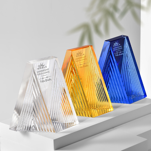 Nobele Stijlvolle Gekleurde Glazuurtrofeeën Met Driehoekige Geometrische Vormen Voor Uitmuntende Prijzen Voor Leiderschap - Product Image 1