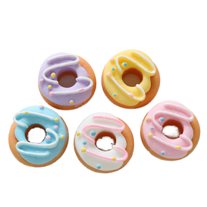 Nuevos dijes de donut con puntos, juguetes de comida en miniatura, accesorios de manualidades DIY para pinzas de pelo - Product Image 1