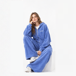 Ensemble de jogging en coton pour femme avec logo personnalisé, comprenant un sweat à capuche court zippé et un pantalon large taille haute en tissu éponge - Product Image 2