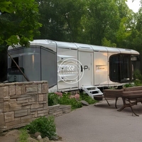 Villa modulaire à faible hauteur Quacent Luxury Sips 2025, maison préfabriquée isolée thermiquement, petite maison triangulaire