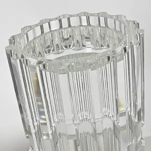 आधुनिक लक्जरी तालिका के शीर्ष के लिए सजावटी हस्तनिर्मित स्पष्ट गिलास गियर स्तंभ क्रिस्टल मोमबत्ती बेडसाइड टेबल