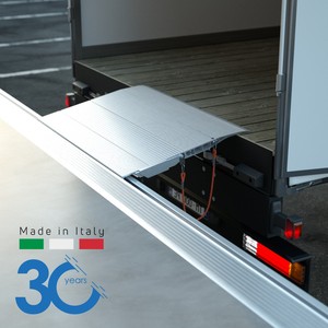 Rampa Manual Deslizante TRR75A con Sistema de Gancho - Aleación de Aluminio, Capacidad de 4000 kg, Marca TM PEDANE, 40 kg - Product Image 1