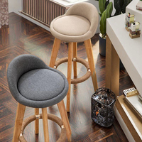 Tabouret de bar moderne et simple de style nordique en bois massif avec finition en cuir, pivotant, pour salle à manger et salon