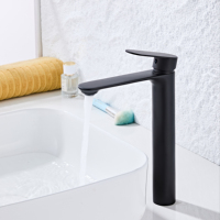 Grifo de lavabo comercial moderno montado en cubierta de latón resistente manija única válvula de cerámica mezclador cromado para apartamento de Hotel