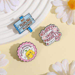 Pin de solapa de esmalte suave con cita humorística sobre ansiedad social y prohibido el contacto con personas, para uso diario y regalo, al por mayor - Product Image 5