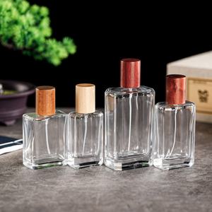 Nuevo Diseño de Botella de Spray de Vidrio Cuadrada y Gruesa de 30 ml, 50 ml y 100 ml con Tapa de Madera - Product Image 3