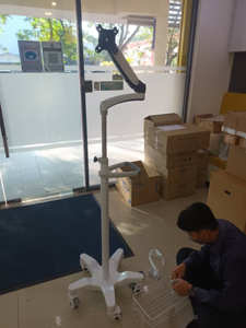 Hauteur variable 360 degrés Angle bras mécanique flexible réglage télescopique chariot de service médical <span class=keywords><strong>dentaire</strong></span> chariot - Product Image 4