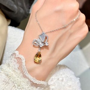 Collier pendentif papillon en améthyste naturelle taillée en poire 8*12mm, en argent 925 et nacre, vente en gros - Product Image 3