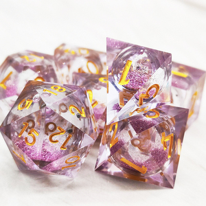 7 pièces en vrac, <span class=keywords><strong>logo</strong></span> polyèdre transparent personnalisé donjons et <span class=keywords><strong>dragons</strong></span> jeu de table rpg gem dice set sharp dnd résine dés - Product Image 5