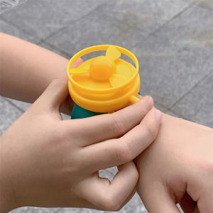 Bambini divertenti giocattolo per interni all'aperto orologio da polso bracciale piccolo disco volante rotante in plastica - Product Image 4