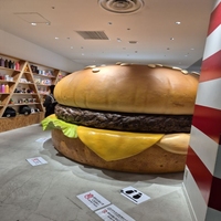 Auvent de station-service géant en fibre de verre FRP en forme de cheeseburger, décoration architecturale personnalisée pour monument