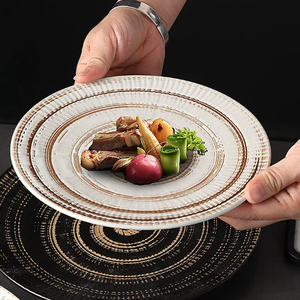 Plato de Cerámica Moderno Hecho a Medida, con Rayas Japonesas, Diseño Creativo en Relieve, Pintado a Mano, Ecológico, Apto para Lavavajillas y Microondas - Product Image 2