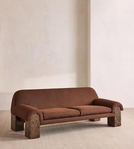 Sofá de 3 Plazas Tapizado en Tela Marrón Retro con Patas de Madera Burl Estilo Mid-Century Personalizado para Sala de Estar, Hogar, Proyecto Hotelero - Product Image 3
