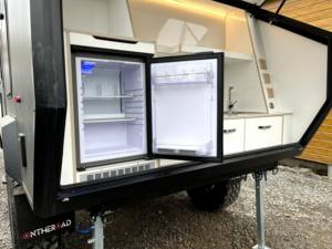 Remolques de Campamento RV para Viajes Familiares Todoterreno con Gran Espacio de Almacenamiento, Ligeros, Fáciles y Ecológicos - Product Image 5