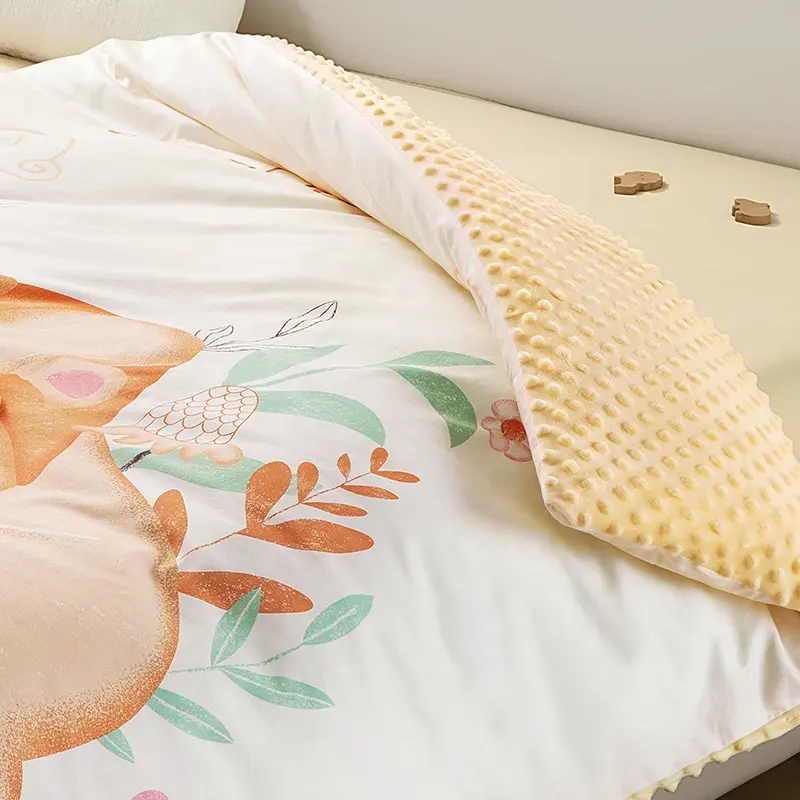 Couverture de couette de style frais animal largement utilisée avec base de lit en satin couverture de bébé Minky à pois nouveau-né
