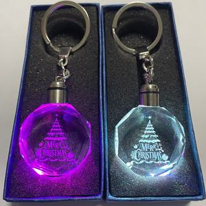 Livraison rapide personnalisé en acier inoxydable <span class=keywords><strong>et</strong></span> verre cristal arbre de Noël porte-clés LED suspension Style classique cadeau de Noël - Product Image 4