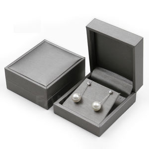 Échantillon gratuit <span class=keywords><strong>prix</strong></span> de gros étui à bijoux en cuir PU gris personnalisé boîte d'emballage de bijoux de luxe gris collier bague bracelet - Product Image 3