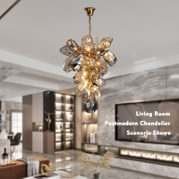 Grand escalier de luxe européen dans le hall d'un hôtel Lustre moderne soufflé avec éclairage décoratif Lustre en cristal de verre de Murano