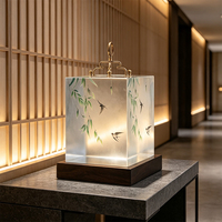 Lampada da Comodino Zen con Scultura in Resina Disegnata a Mano, Motivi Tradizionali Cinesi di Uccelli e Piante, Luce Notturna Decorativa per Interni, Basso MOQ