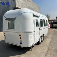 Camion de restauration disponible de services personnalisés de remorque de style INS blanc
