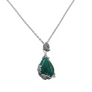 Collier pendentif goutte d'eau en jade vert serti clos, plaqué or, argent sterling, vintage, minimaliste, bijou de fiançailles, cadeau pour elle - Product Image 1