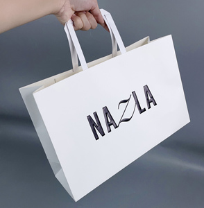 Bolsas de compras de lujo con logo personalizado impreso, bolsas de papel kraft de 180g para empacar ropa, bolsas de regalo para minoristas, bolsas de mano para zapatos/ropa - Product Image 4