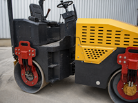 Compacteur à double tambour de petite taille pour l'entretien des routes en asphalte