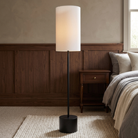 Lampe sur pied moderne en métal noir mat homologuée UL Homewood Suites by Hilton, abat-jour en lin blanc, interrupteur marche/arrêt pour l'éclairage d'angle des hôtels