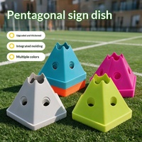 Kerucut latihan sepak bola berbentuk bunga pentagonal Naili, terbuat dari PE, dengan lubang, untuk latihan ketangkasan dan peralatan olahraga.