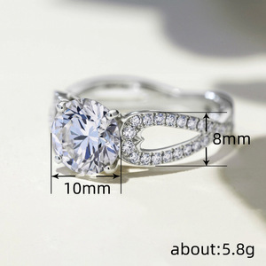 Anello Classico da Donna con Design a Croce Cava a Quattro Punte - Product Image 5
