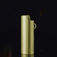 Logo personnalisé en gros métal J6 briquet coque métal briquet étui de protection avec trou de suspension pour J6