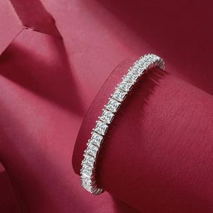 Xinfly Bijoux fins en gros, Bracelets tennis en argent sterling 925 avec moissanite carrée de 4 mm, S925 - Product Image 3