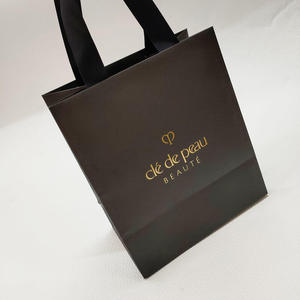 Custom Low Price <strong>Gold</strong> Foil Logo Elegant <strong>Black</strong> Luxury Clothing Shopping Paper <strong>Gift</strong> <strong>Bag</strong> With Ribbon Handle for Garment Packaging