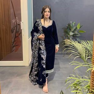 Ensemble Kurti, pantalon et dupatta en velours viscole pour femmes, brodé, tenue indienne pakistanaise, pour mariage et fêtes - Product Image 1