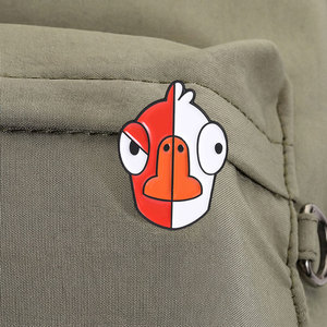 Pin de solapa de metal esmaltado personalizado de Ganso <span class=keywords><strong>Asesino</strong></span>, divertido, de doble cara, rojo y blanco, con diseño de pato, regalo de joyería para fans de juegos - Product Image 4