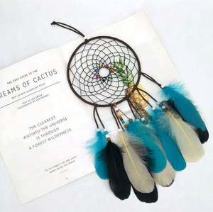 Vente en gros <span class=keywords><strong>Attrape</strong></span>-rêves Décoration en plumes <span class=keywords><strong>Attrape</strong></span>-rêves blanc blanc Plumes <span class=keywords><strong>de</strong></span> <span class=keywords><strong>paon</strong></span> Carillons éoliens traditionnels suspendus à vendre - Product Image 3