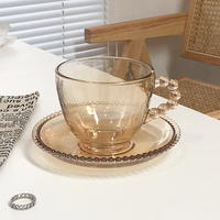 Tasse à café en verre avec poignée de perle et soucoupe