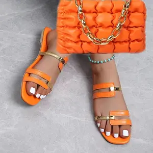 Senhoras moda verão Plus Size Sandálias das Mulheres Sapatos E Saco Conjunto Doce Cor Plana Casual Chinelos de Praia Correspondência Bolsa