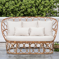 Sofa Luar Ruangan Dua Dudukan Gaya Eropa Kontemporer dari Bambu, Tahan Cuaca, Anti Air, dan Anti UV, Desain Modern untuk Hotel dan Taman