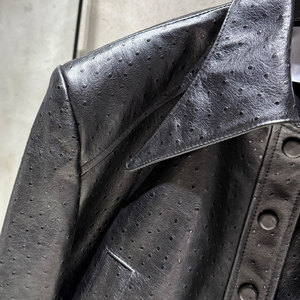 Veste courte en cuir de <span class=keywords><strong>mouton</strong></span> noir pour <span class=keywords><strong>femme</strong></span>, style décontracté, à simple boutonnage, motif <span class=keywords><strong>imitation</strong></span> autruche - Product Image 4