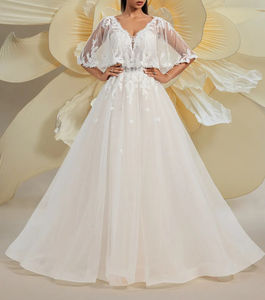 فستان زفاف رومانسي رائج بياقة على شكل V مع تطريز دانتيل وأكمام شفافة وتصميم A-Line مع ربطة خلفية وحمالة صدر مدمجة - Product Image 4